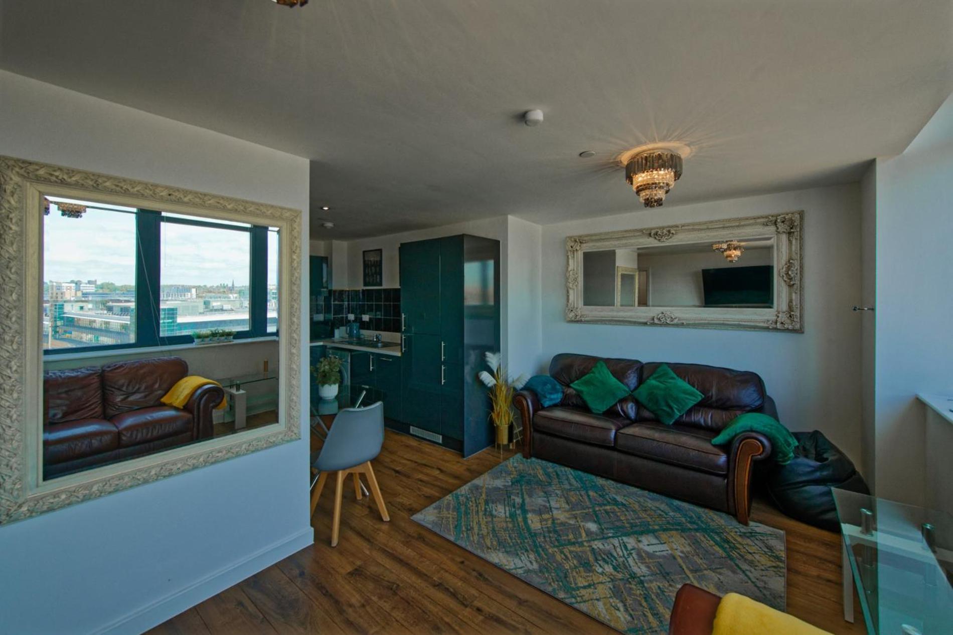 Sidemerseylivings - Central, Bright, And Convenient 2-Bedroom Apartment With Parking Ливърпул Екстериор снимка