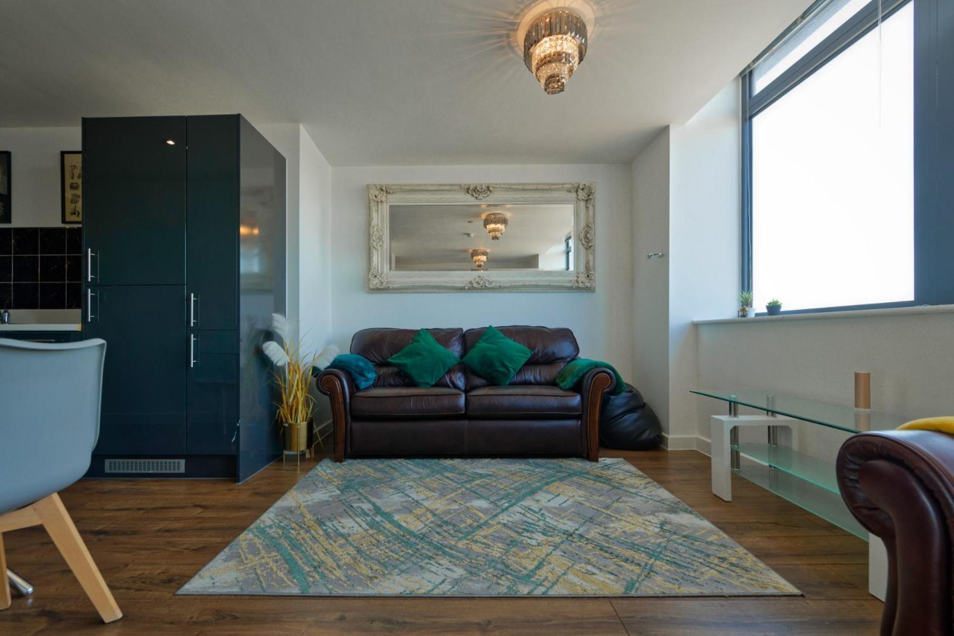 Sidemerseylivings - Central, Bright, And Convenient 2-Bedroom Apartment With Parking Ливърпул Екстериор снимка