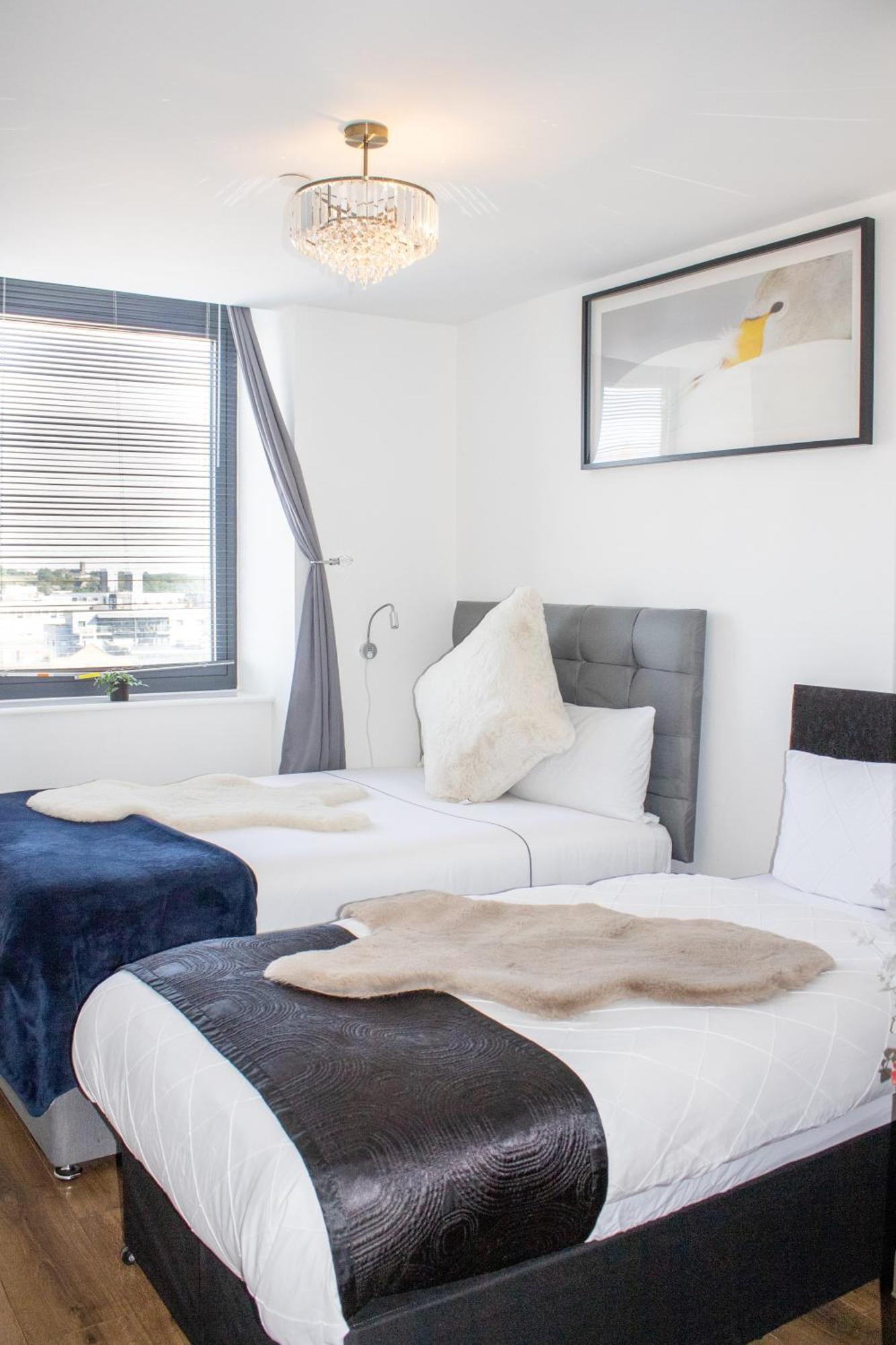 Sidemerseylivings - Central, Bright, And Convenient 2-Bedroom Apartment With Parking Ливърпул Екстериор снимка